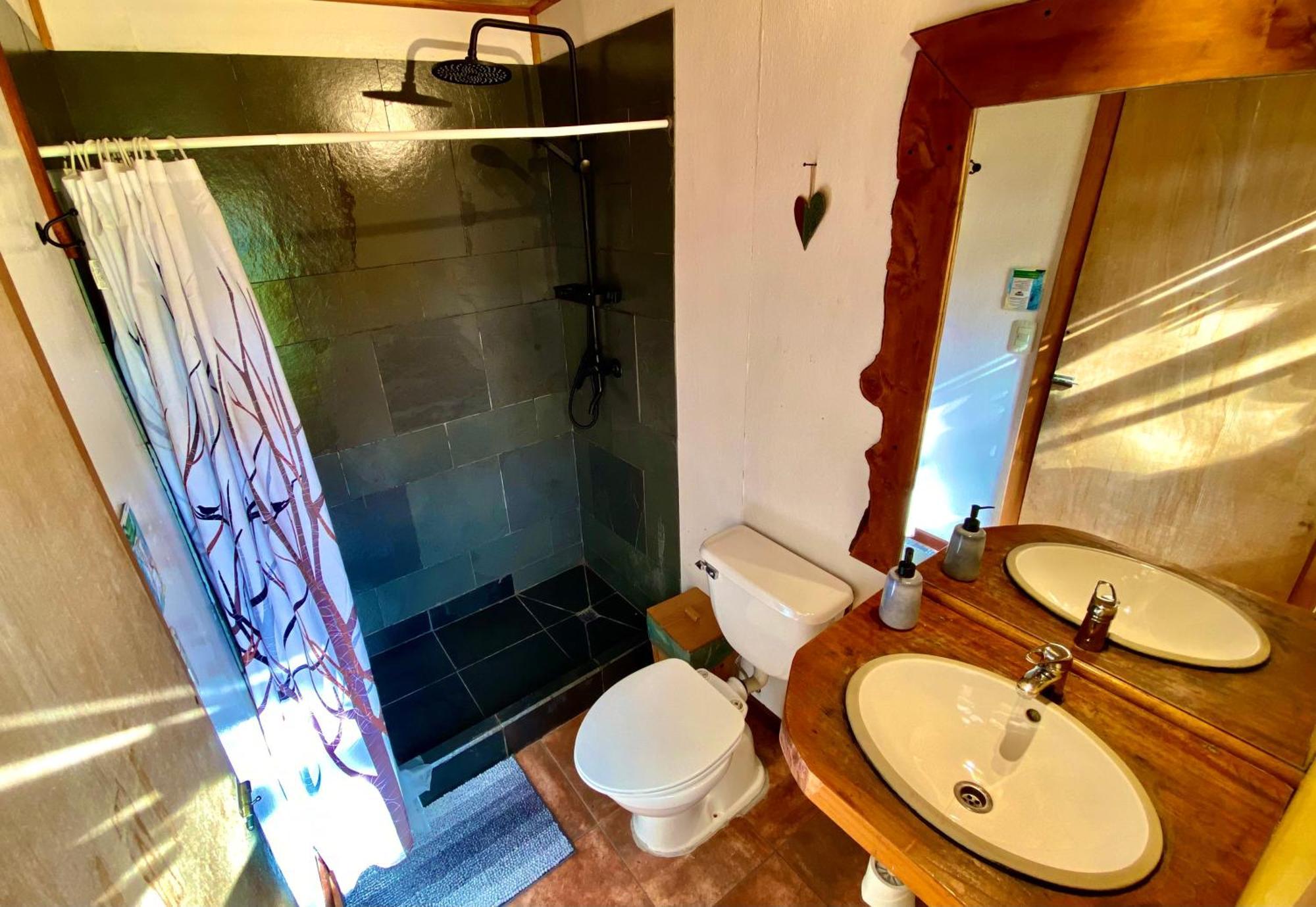 Hostal Las Natalias Futaleufu Ngoại thất bức ảnh